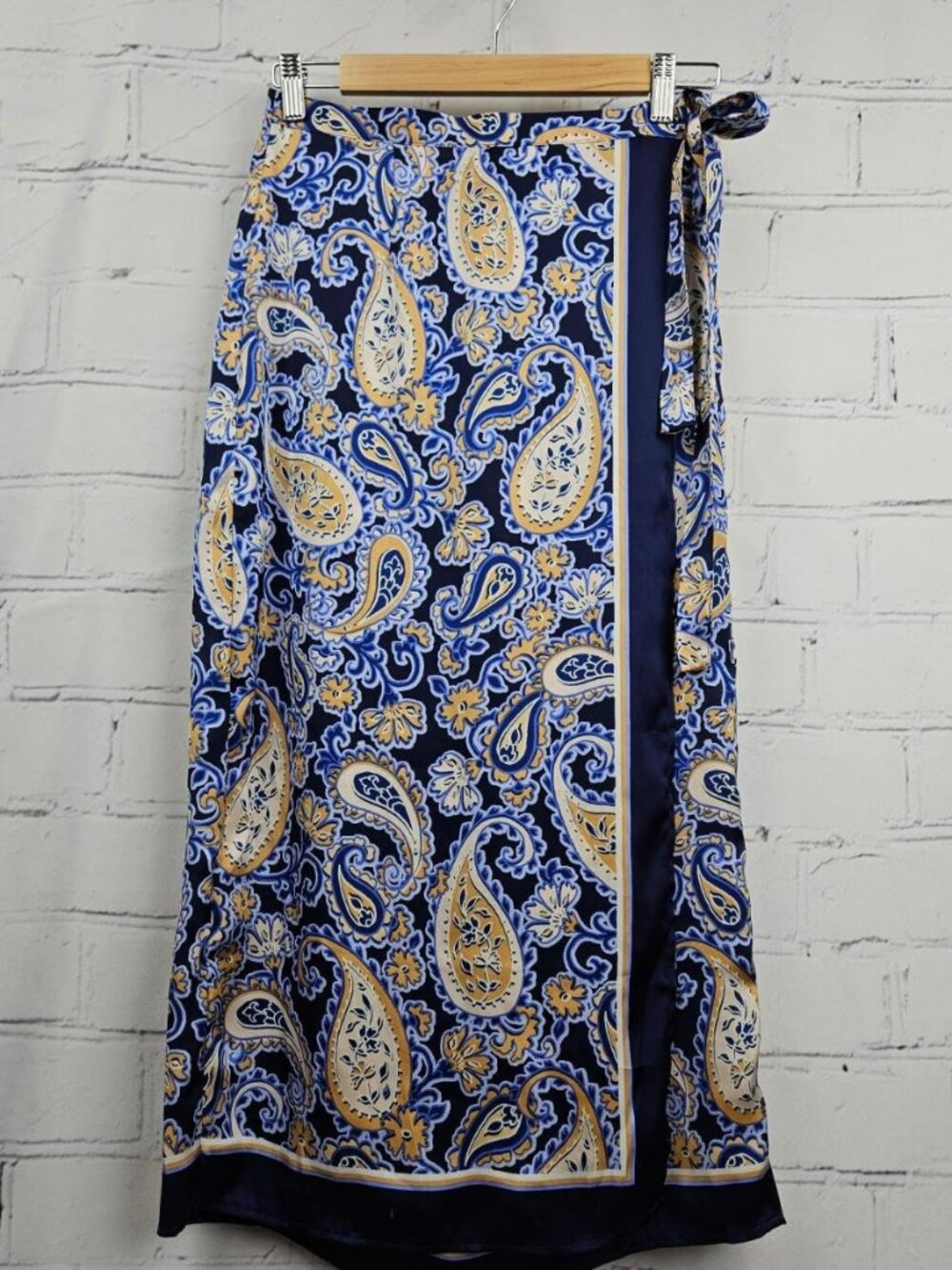 Paisley Print Wrap Midi Skirt Womens M Satin DR2 Elegant Preppy Travel Classic